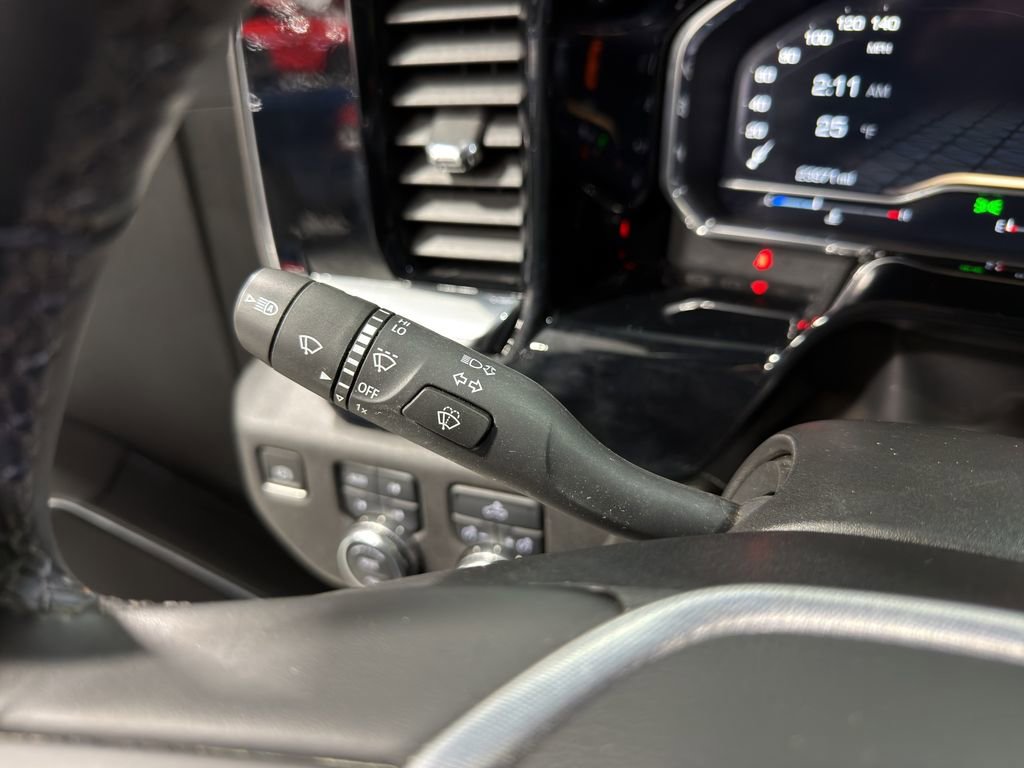 Used 2024 GMC Sierra 1500 SLE image 28