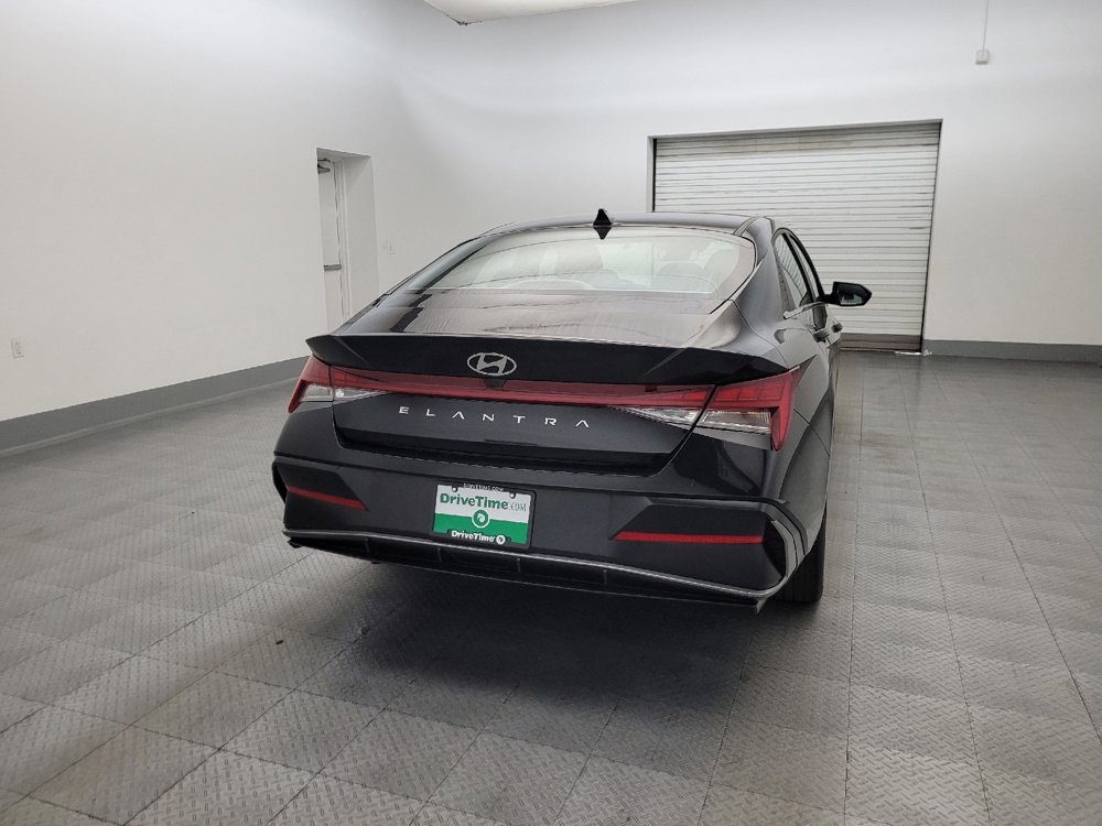 Used 2025 Hyundai Elantra SEL FWD image 7