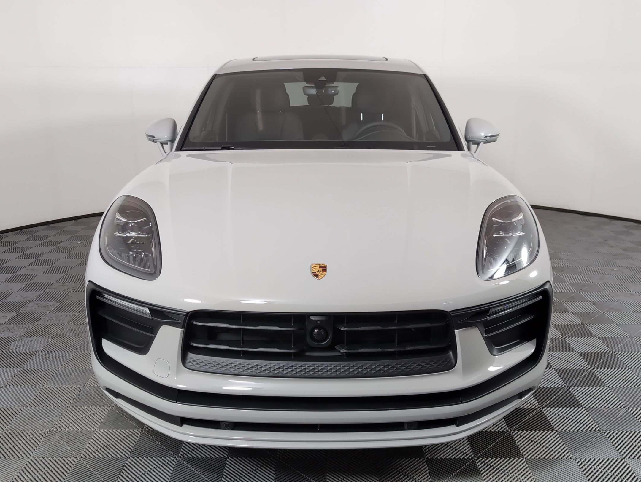 Used 2025 Porsche Macan image 7