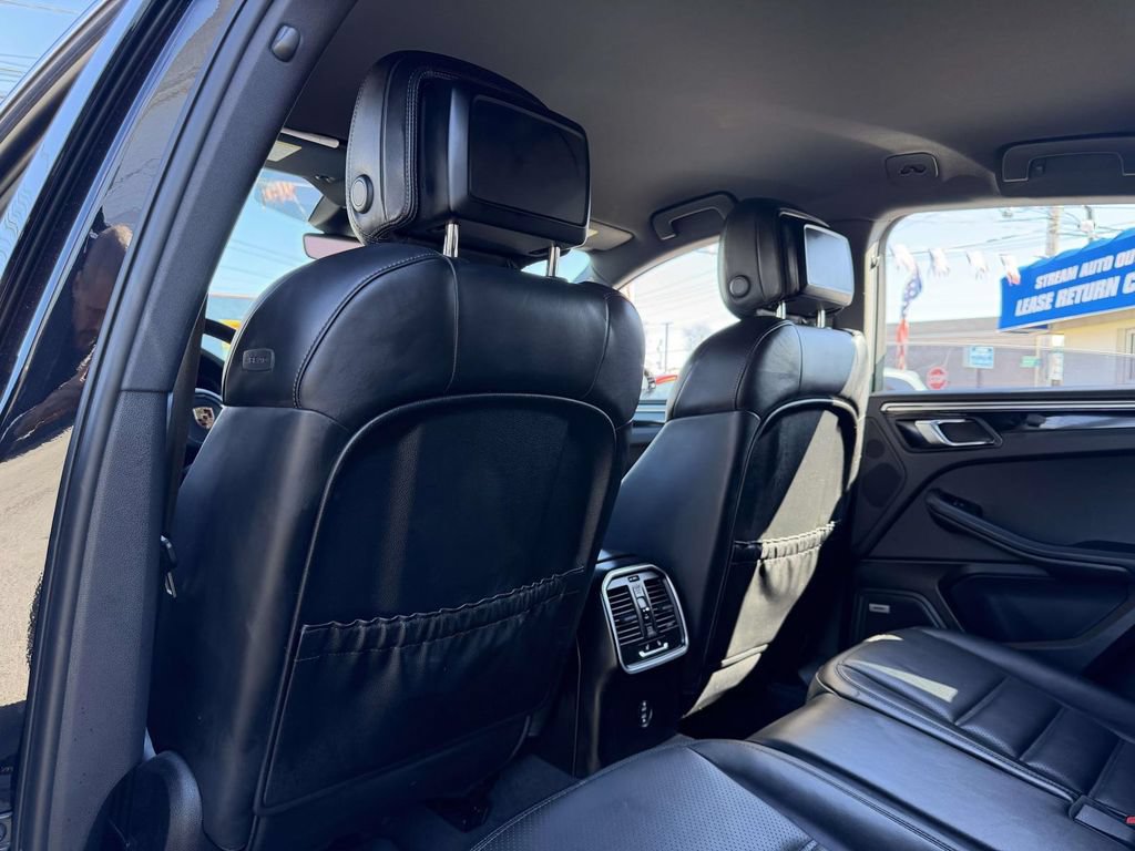 Used 2022 Porsche Macan S AWD/4WD image 22