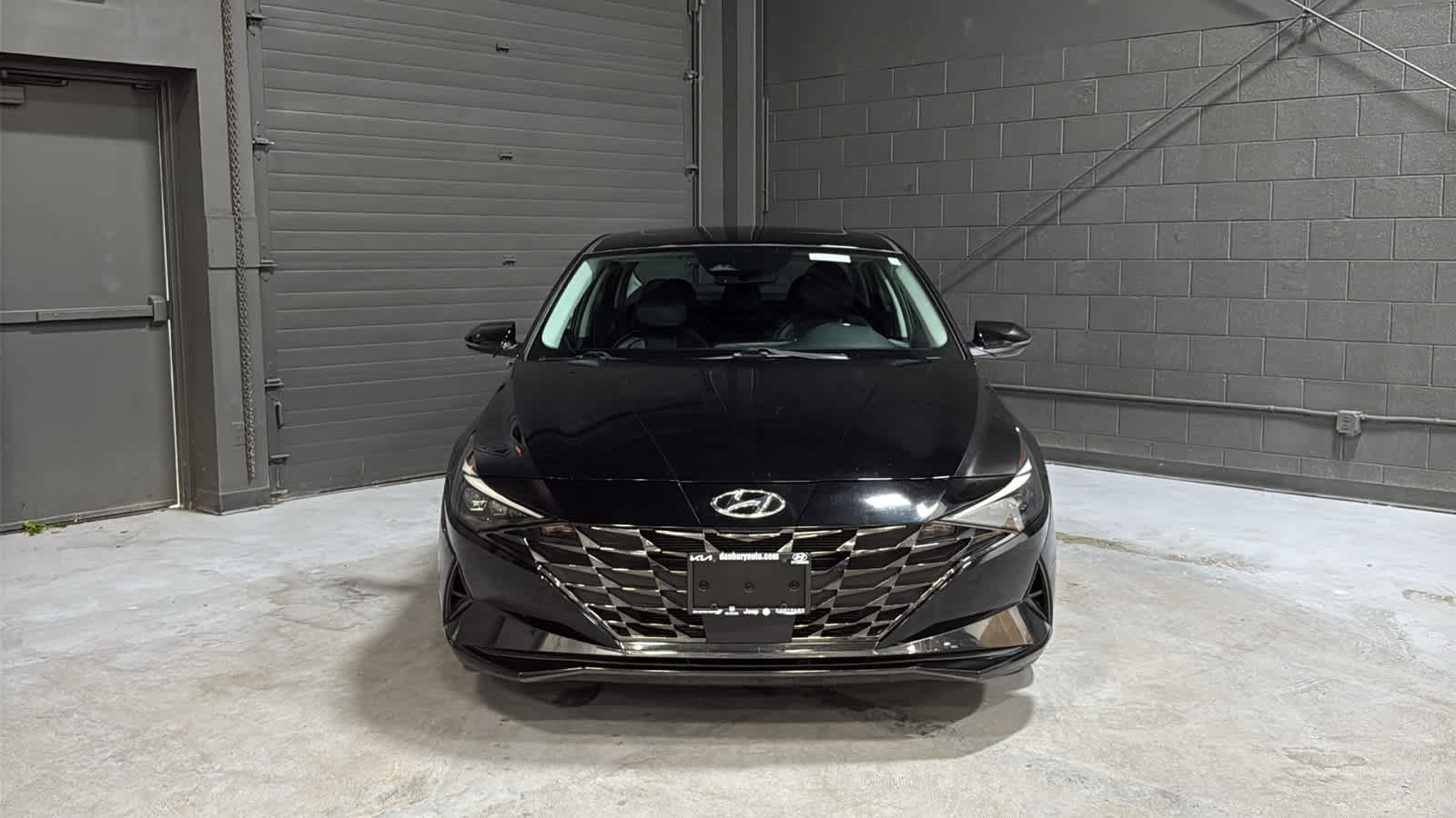 Used 2022 Hyundai Elantra Limited FWD image 2
