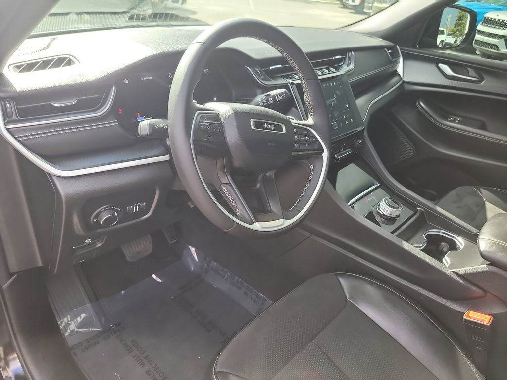 Used 2023 Jeep Grand Cherokee Altitude image 16