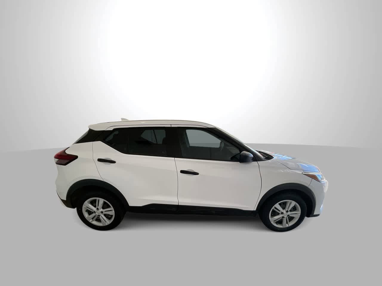 Used 2022 Nissan Kicks S FWD image 9