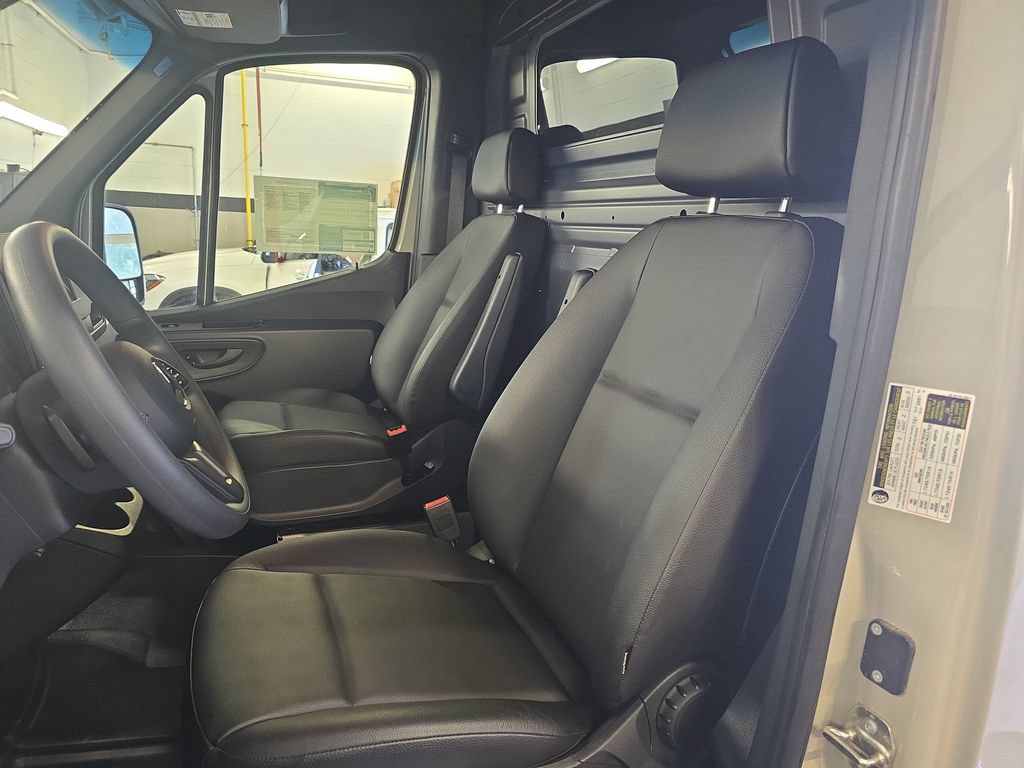 Used 2023 Mercedes-Benz Sprinter 2500 image 17