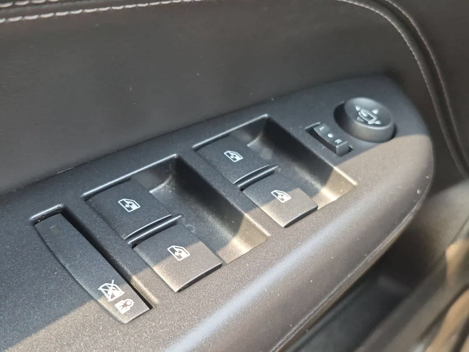 Used 2013 Cadillac SRX Luxury FWD image 30