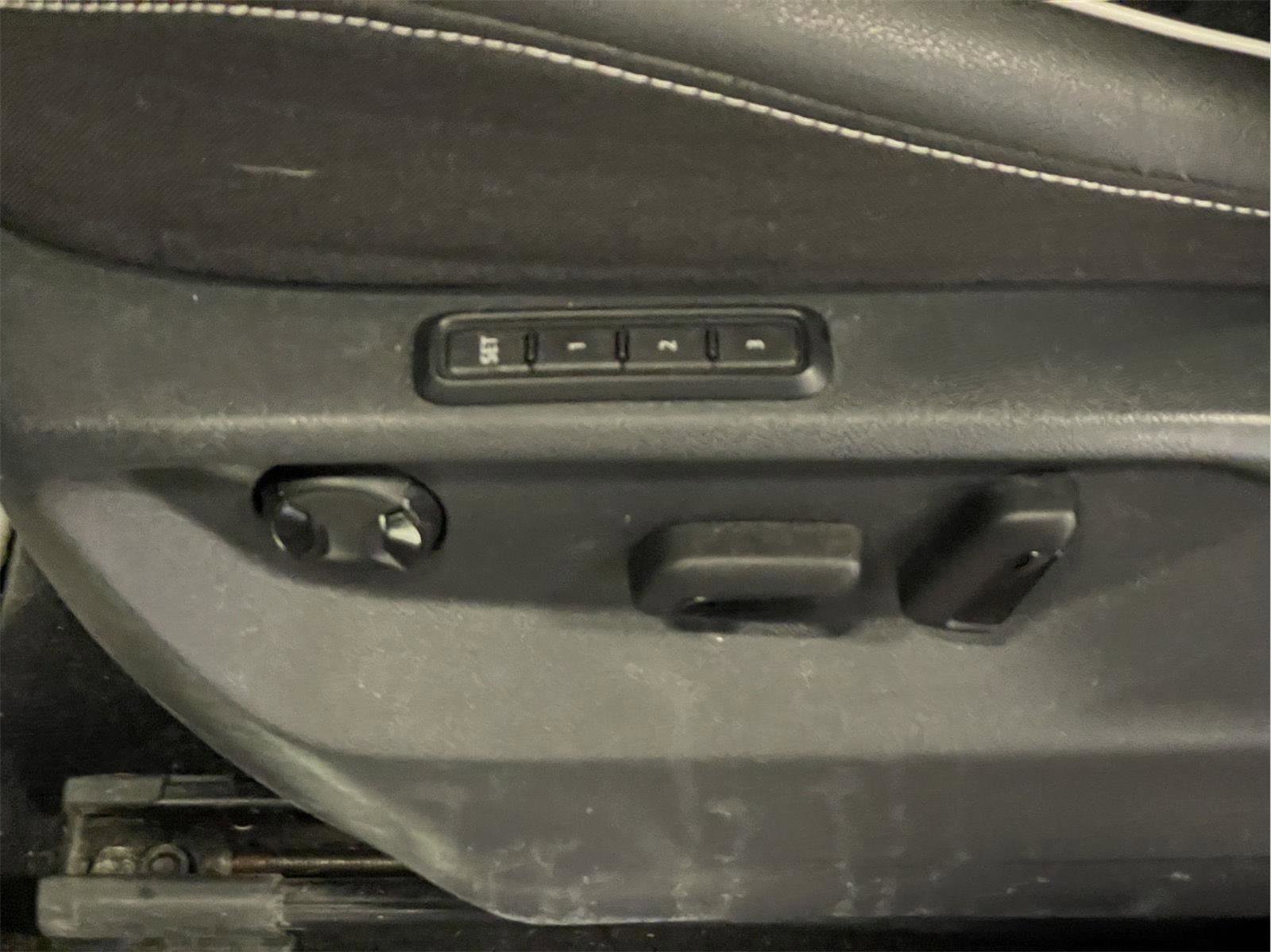 Used 2023 Volkswagen Tiguan SEL R-Line image 24