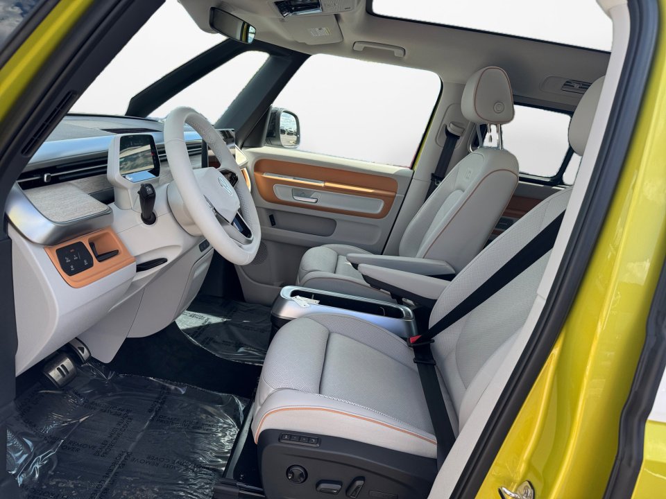 New 2025 Volkswagen ID. Buzz 1st Edition AWD/4WD image 9