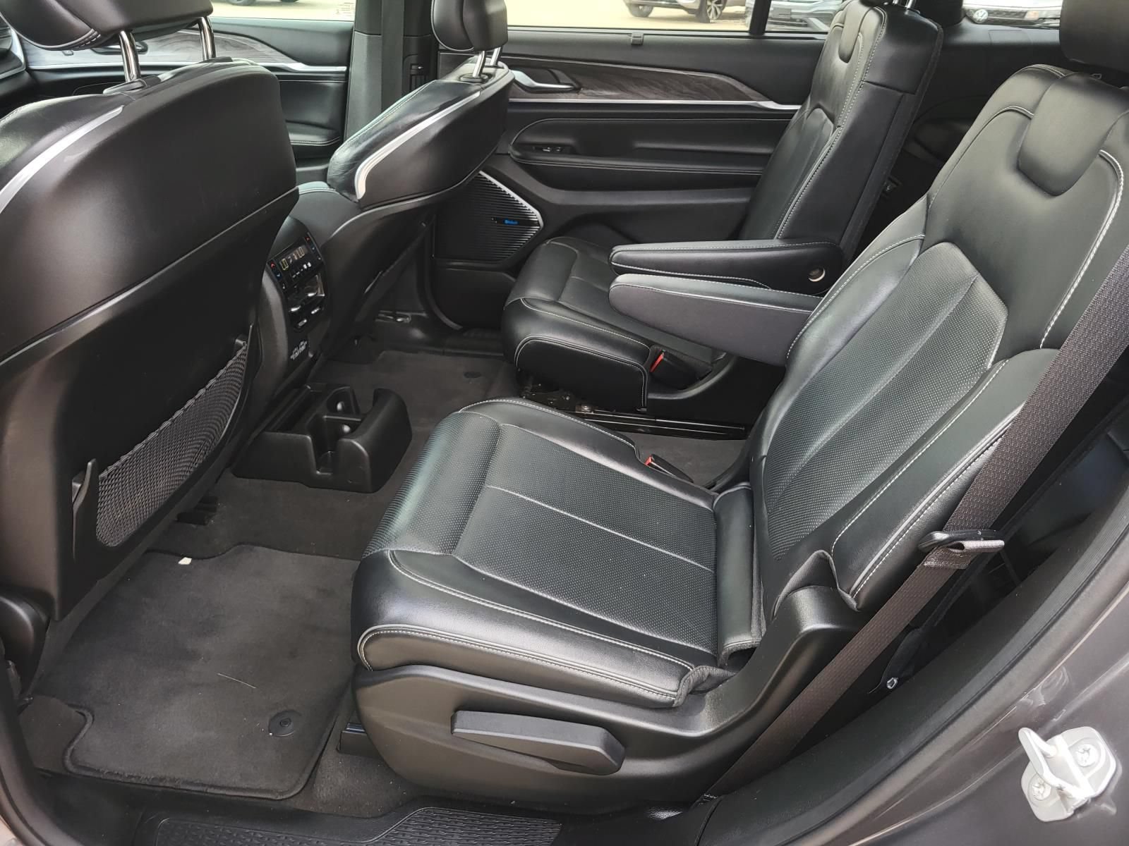 Used 2021 Jeep Grand Cherokee L Overland w/ Luxury Tech Group IV AWD/4WD image 18
