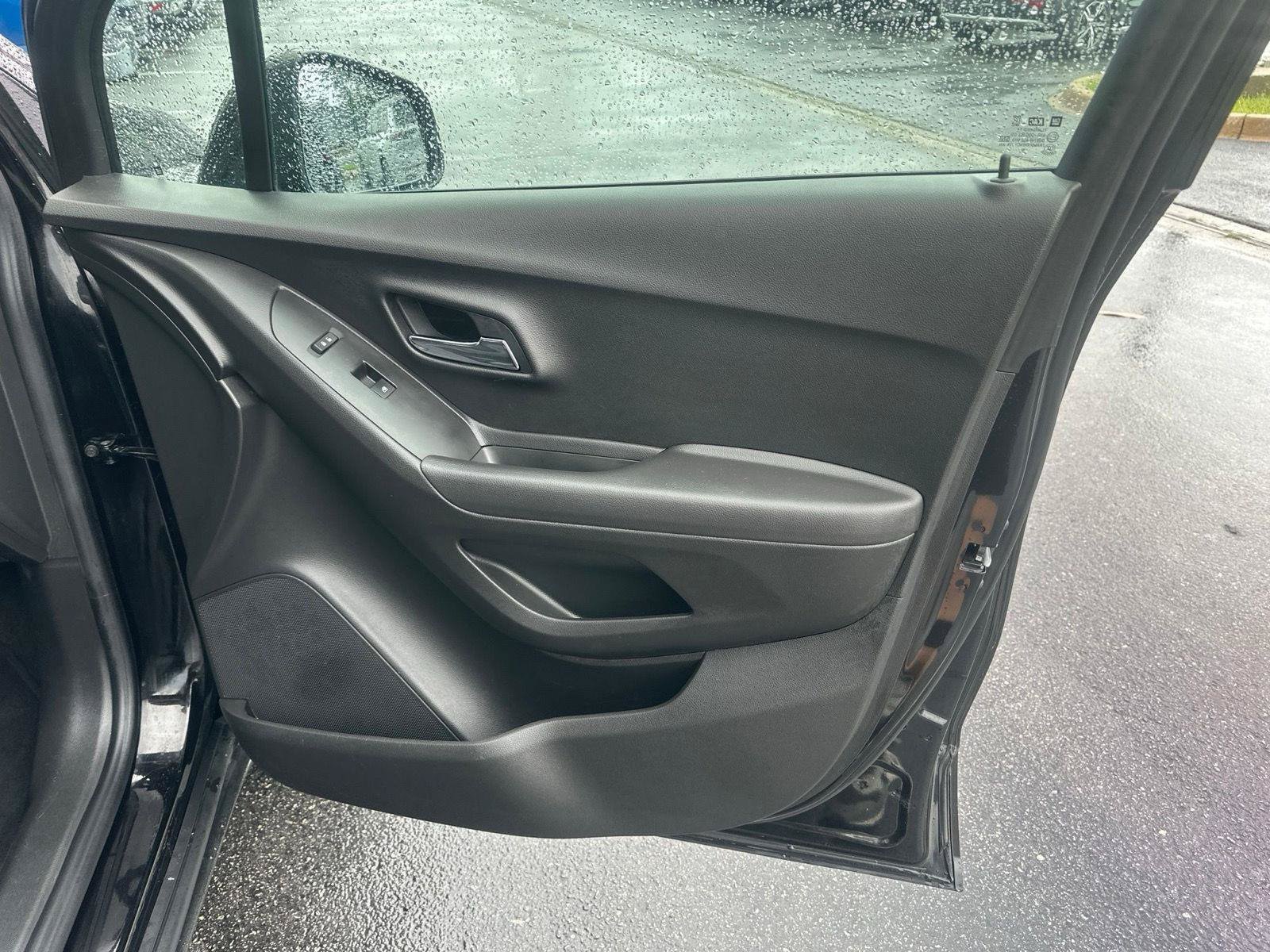 Used 2020 Chevrolet Trax LS FWD image 10