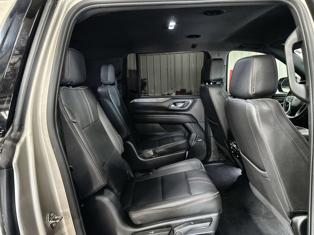 Used 2023 Chevrolet Suburban RST w/ Luxury Package RWD image 31