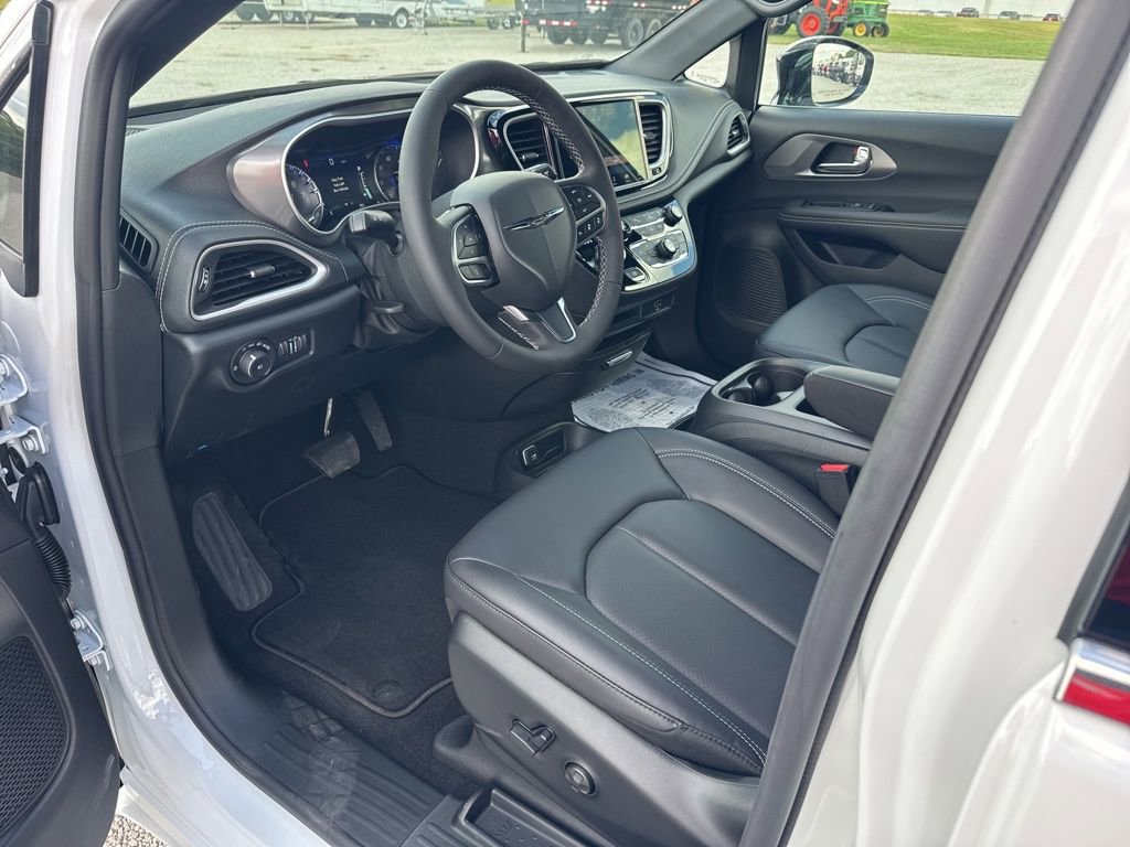New 2026 Chrysler Pacifica Select image 19