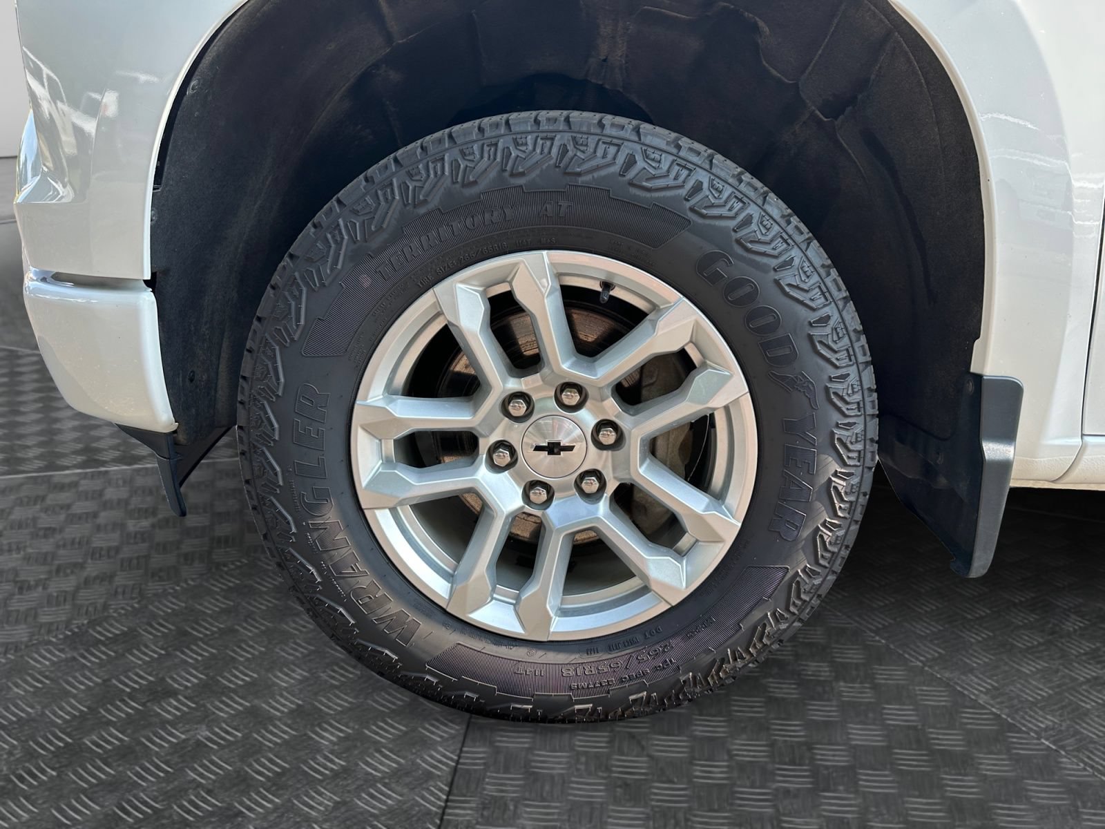 Used 2023 Chevrolet Silverado 1500 RST AWD/4WD image 16