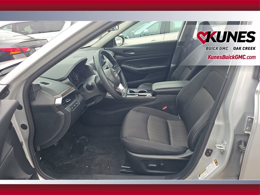 Used 2024 Nissan Altima 2.5 SV image 23