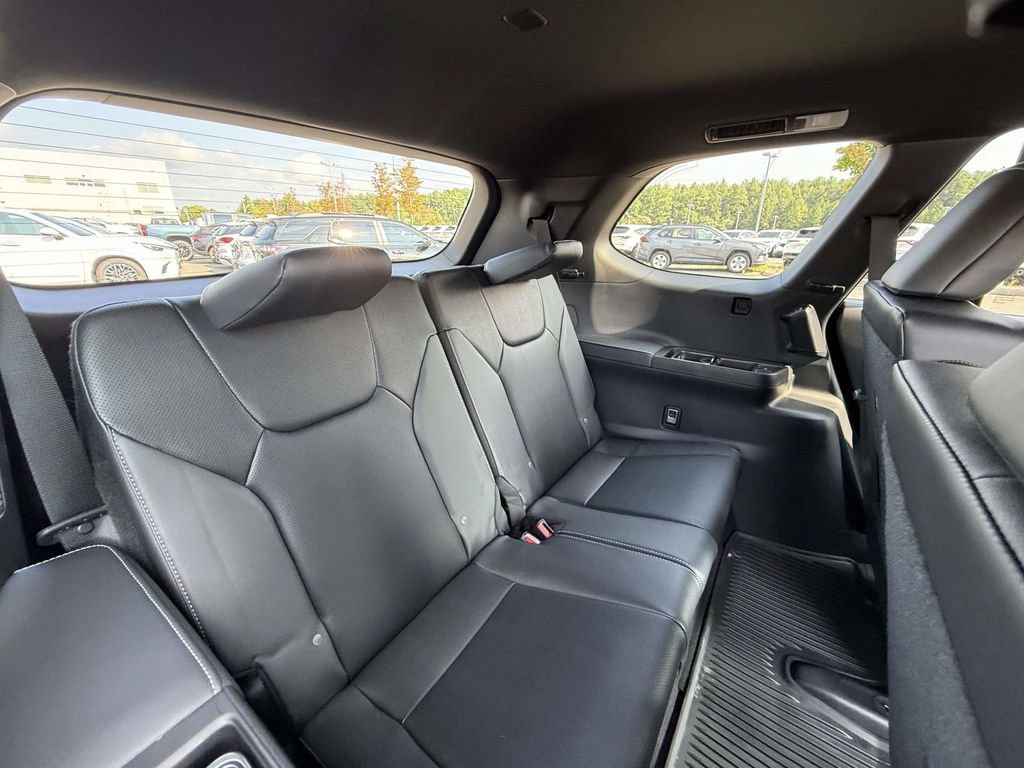 Used 2026 Lexus TX 500h AWD w/ Technology Package image 17