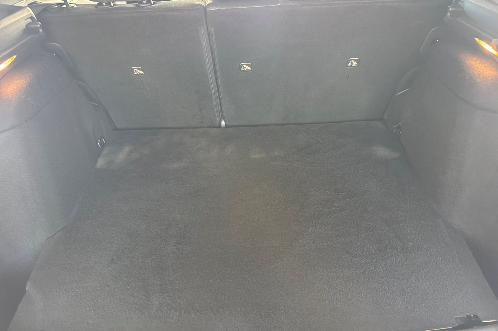 Used 2025 Nissan Kicks SV AWD/4WD image 23
