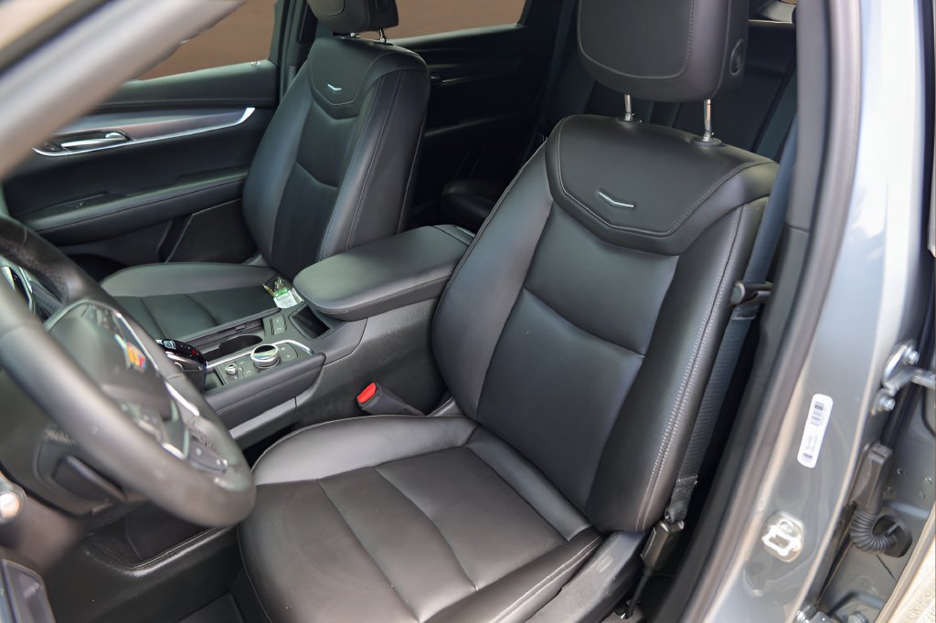 Certified 2024 Cadillac XT5 Luxury FWD image 7