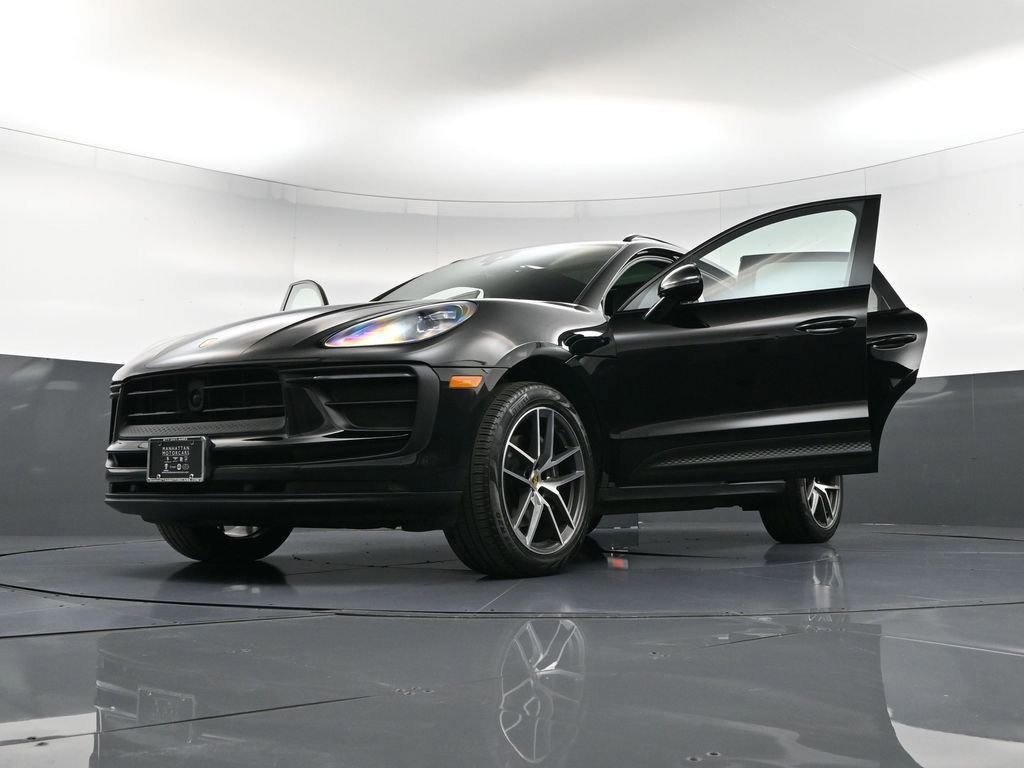 Certified 2023 Porsche Macan Turbo image 38