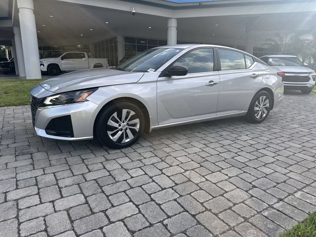 Used 2025 Nissan Altima 2.5 S FWD image 21
