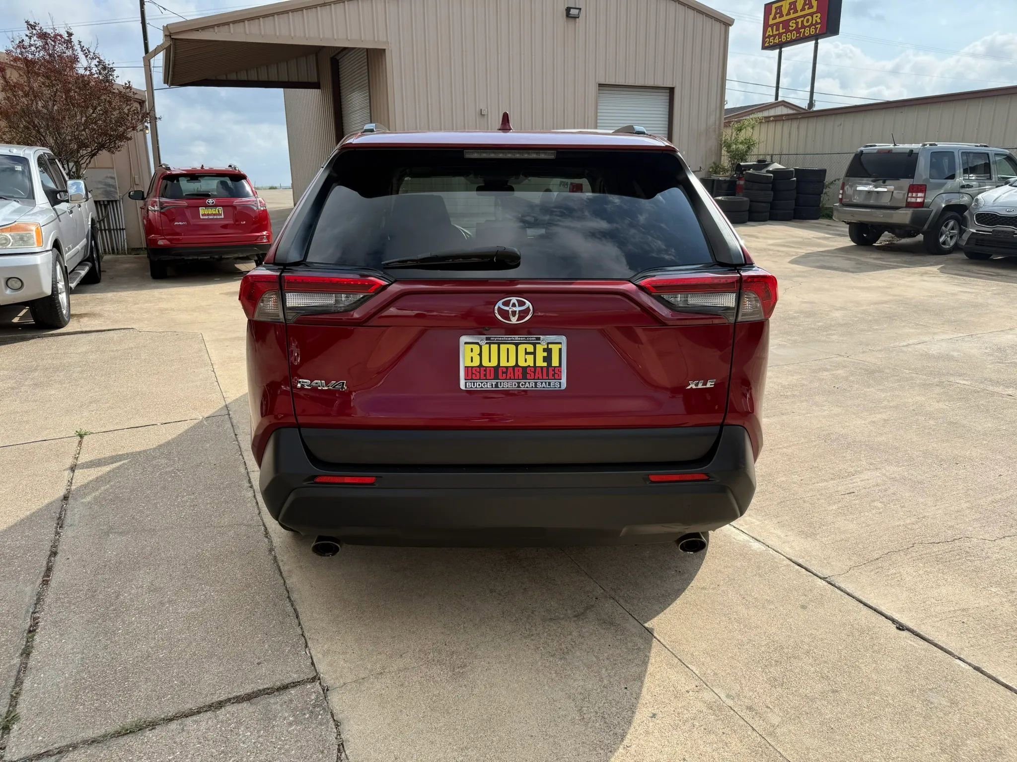 Used 2019 Toyota RAV4 XLE w/ Carpet Mat Package FWD image 6