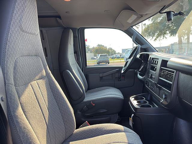 Used 2025 Chevrolet Express 2500 w/ Enhanced Convenience Package RWD image 9
