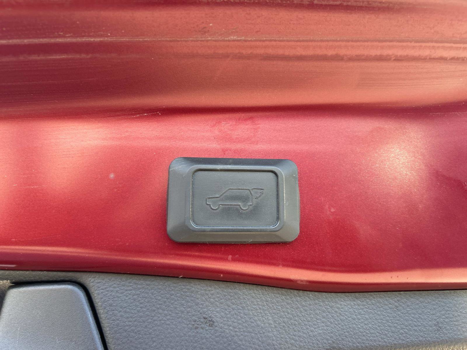 Used 2021 Toyota RAV4 XLE w/ Convenience Package image 13