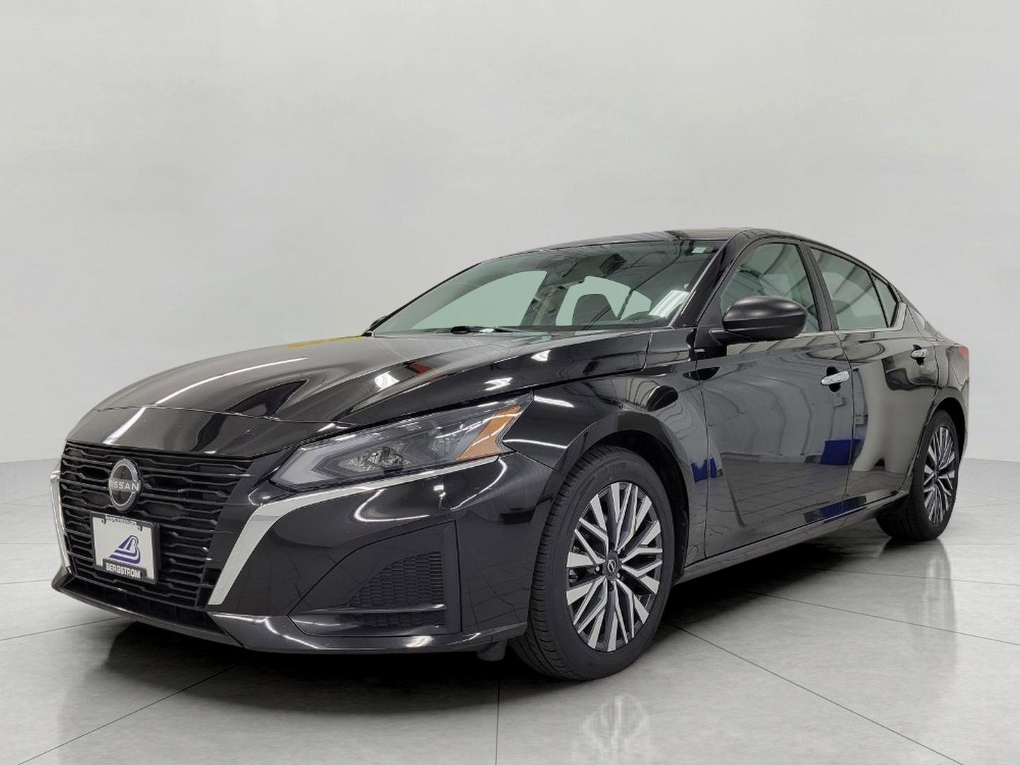 Used 2025 Nissan Altima 2.5 SV FWD image 12