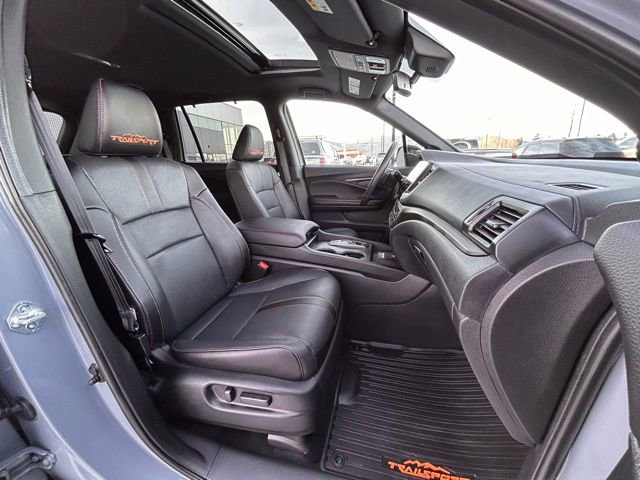 Used 2025 Honda Passport TrailSport image 36