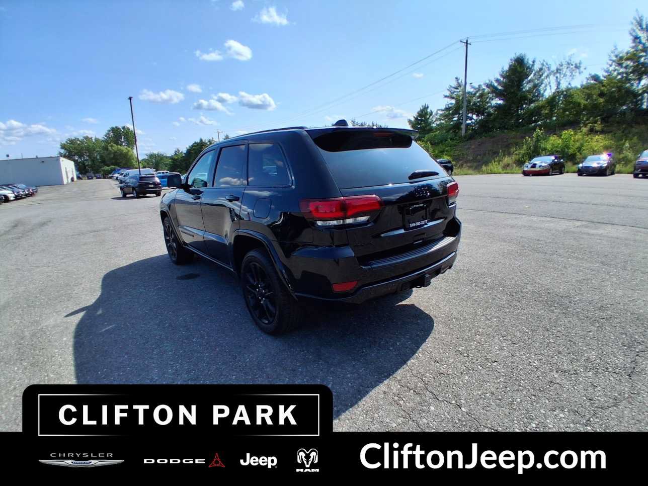Used 2021 Jeep Grand Cherokee Laredo X AWD/4WD image 6