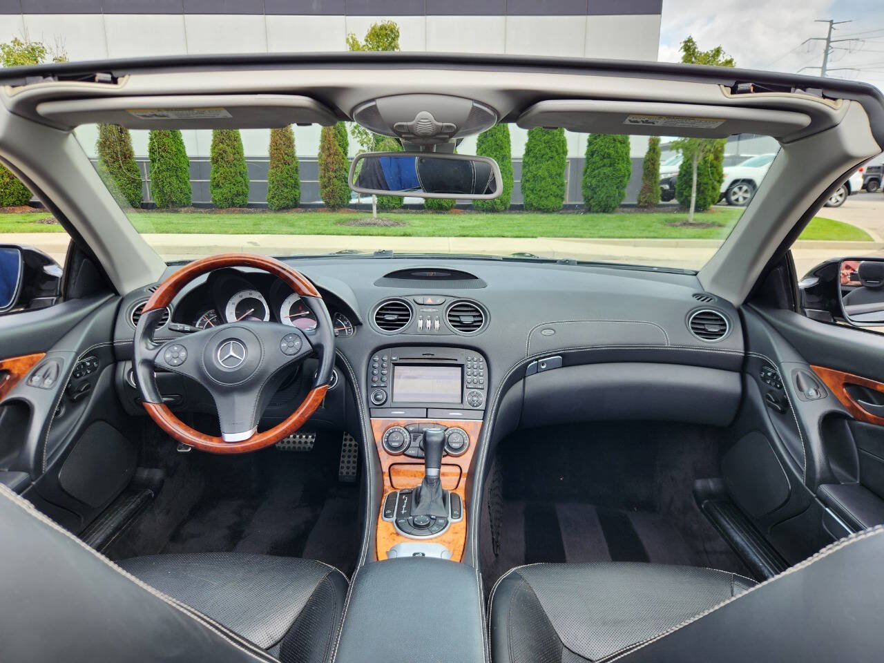 Used 2011 Mercedes-Benz SL 550 image 7