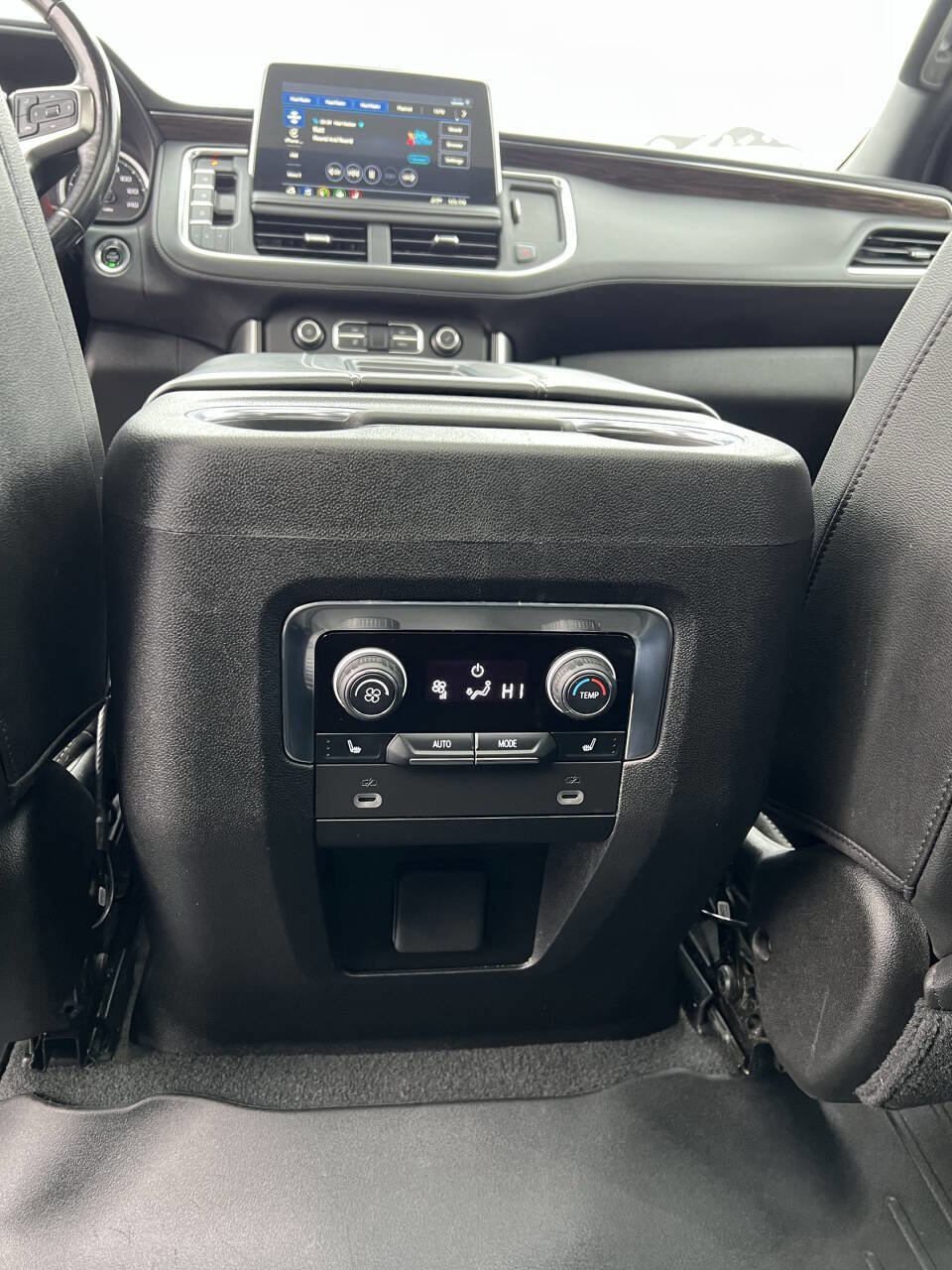 Used 2021 Chevrolet Suburban Z71 w/ Z71 Signature Package image 24