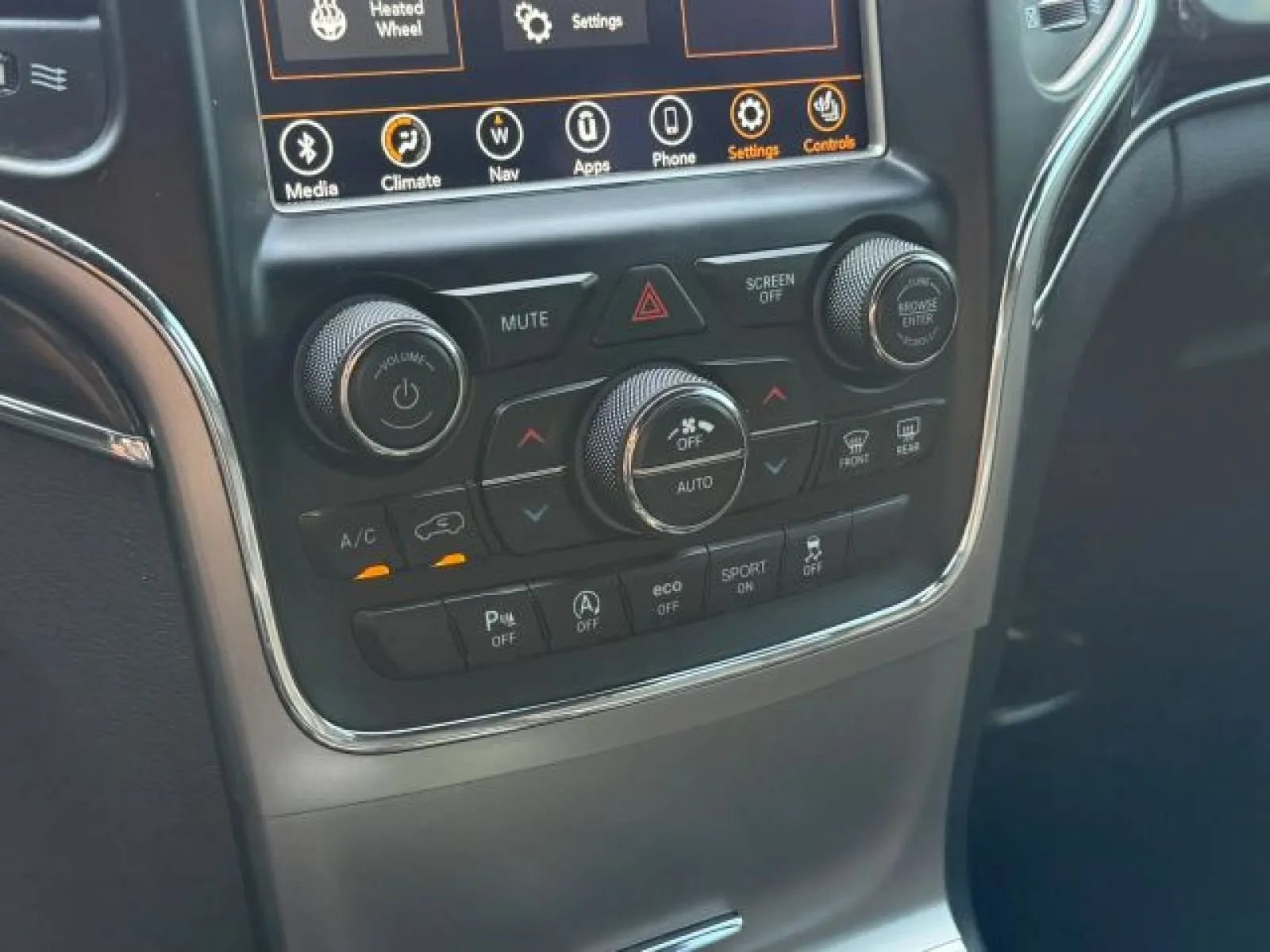 Used 2018 Jeep Grand Cherokee Overland AWD/4WD image 37