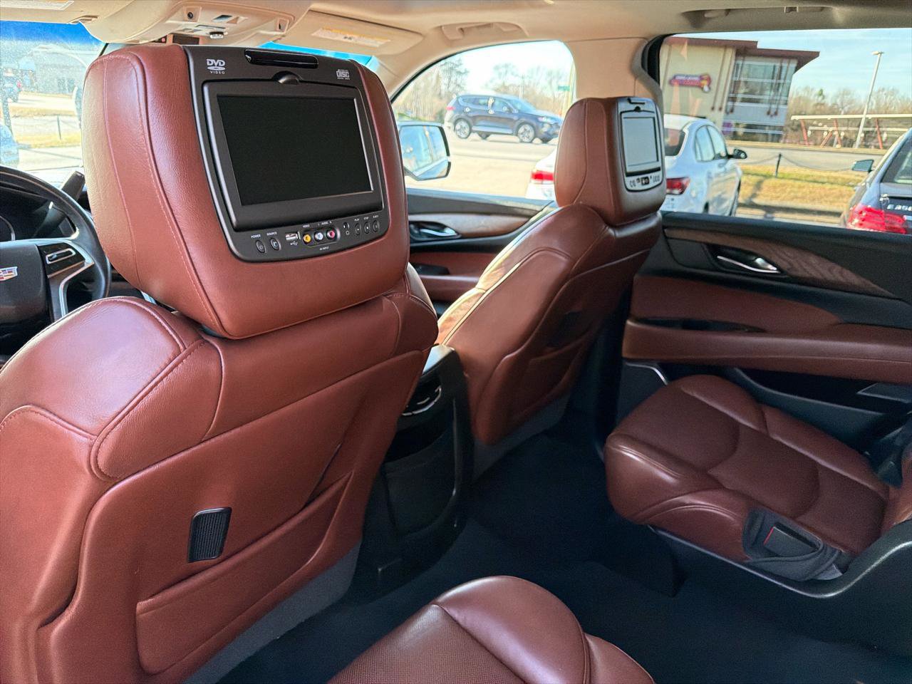 Used 2017 Cadillac Escalade Luxury image 24