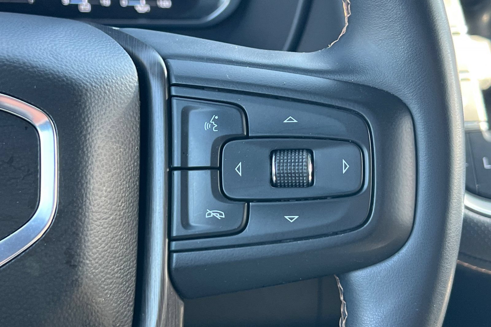 Used 2023 GMC Yukon AT4 w/ AT4 Premium Package AWD/4WD image 35