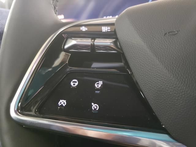 New 2027 Cadillac Optiq Premium Luxury w/ LPO, Floor Liner Package AWD/4WD image 21