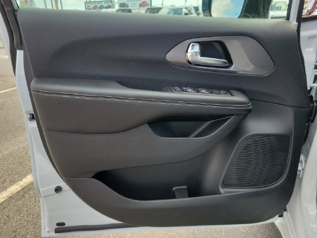 New 2026 Chrysler Voyager LX FWD image 16