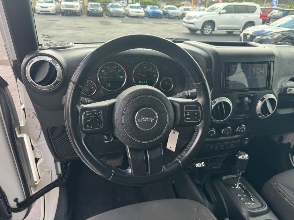 Used 2016 Jeep Wrangler Unlimited Sahara w/ Connectivity Group image 27