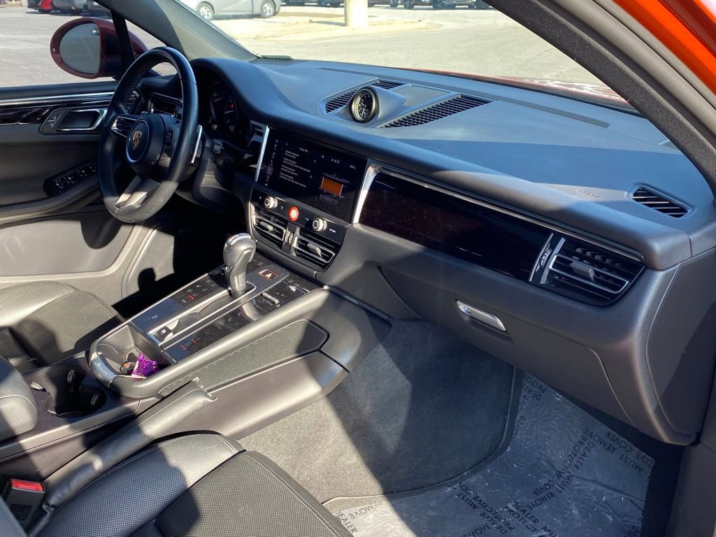 Used 2022 Porsche Macan AWD/4WD image 33