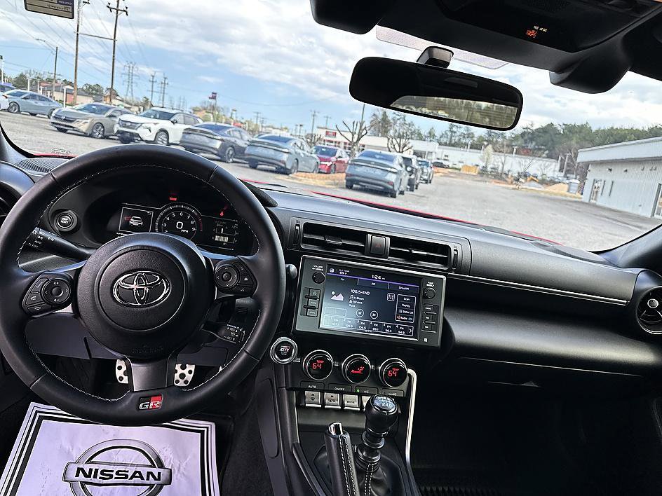 Used 2025 Toyota GR86 Premium w/ Performance Package image 17