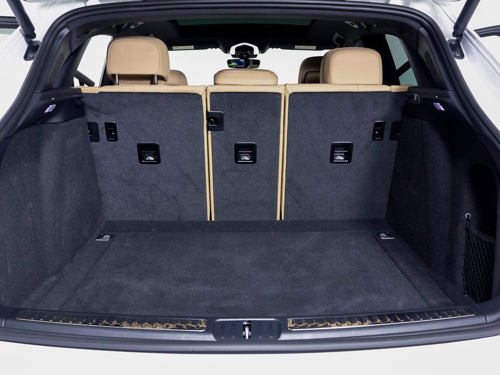 Used 2025 Porsche Macan image 13