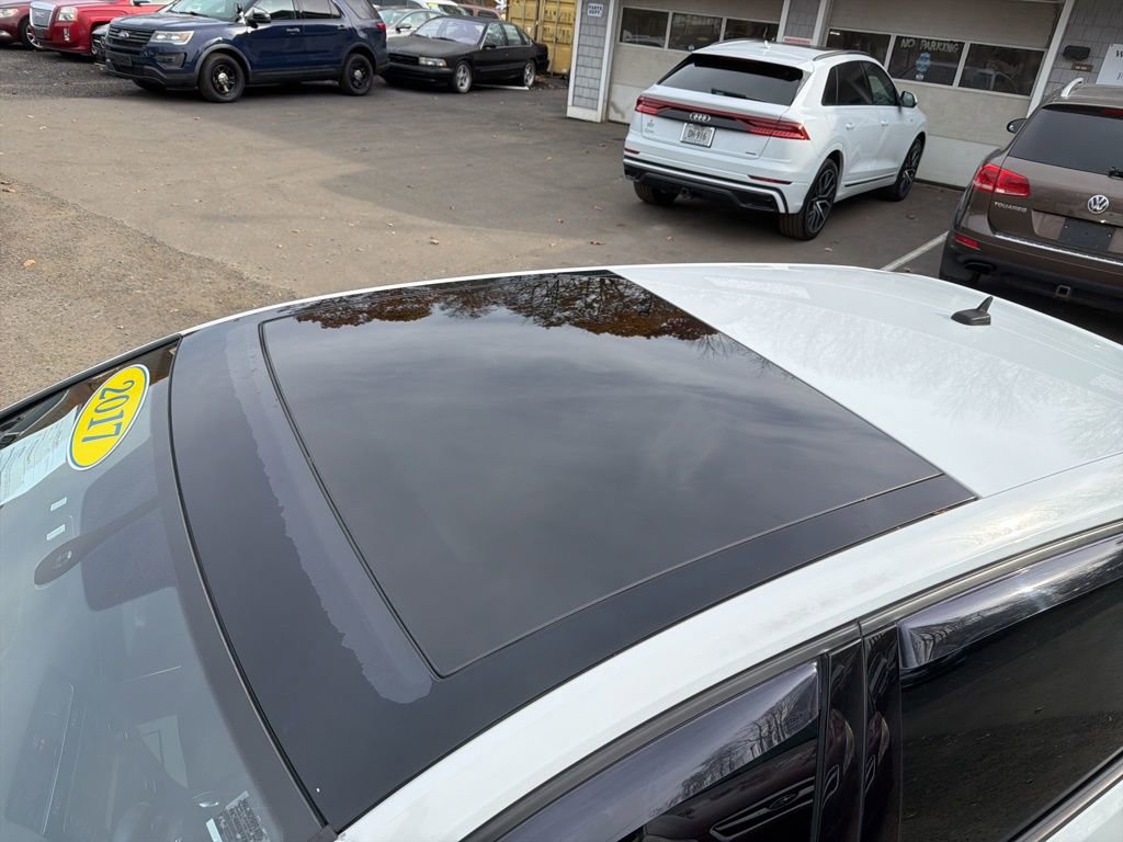 Used 2017 Volkswagen GTI SE image 13