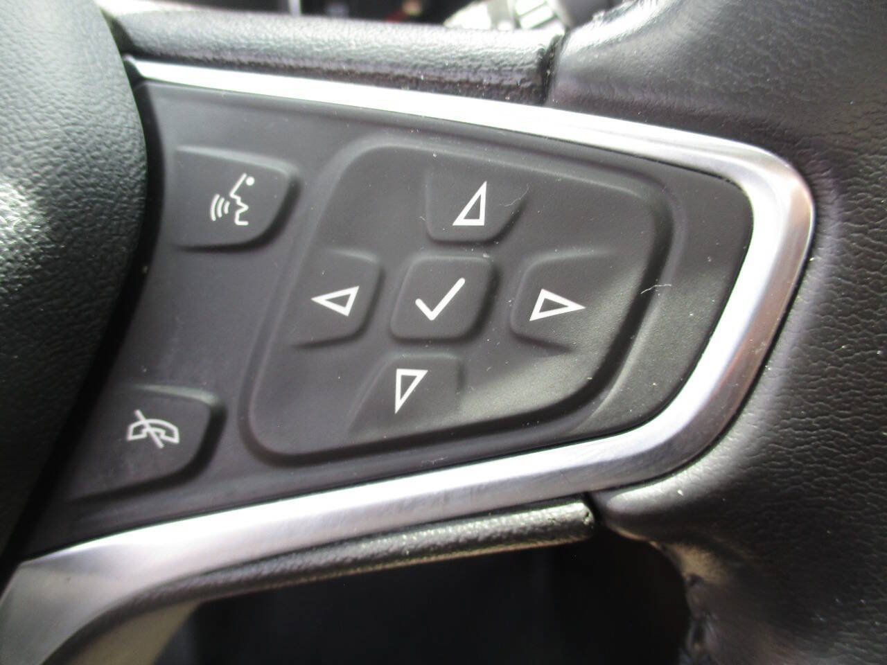 Used 2020 Chevrolet Equinox LT AWD/4WD image 27