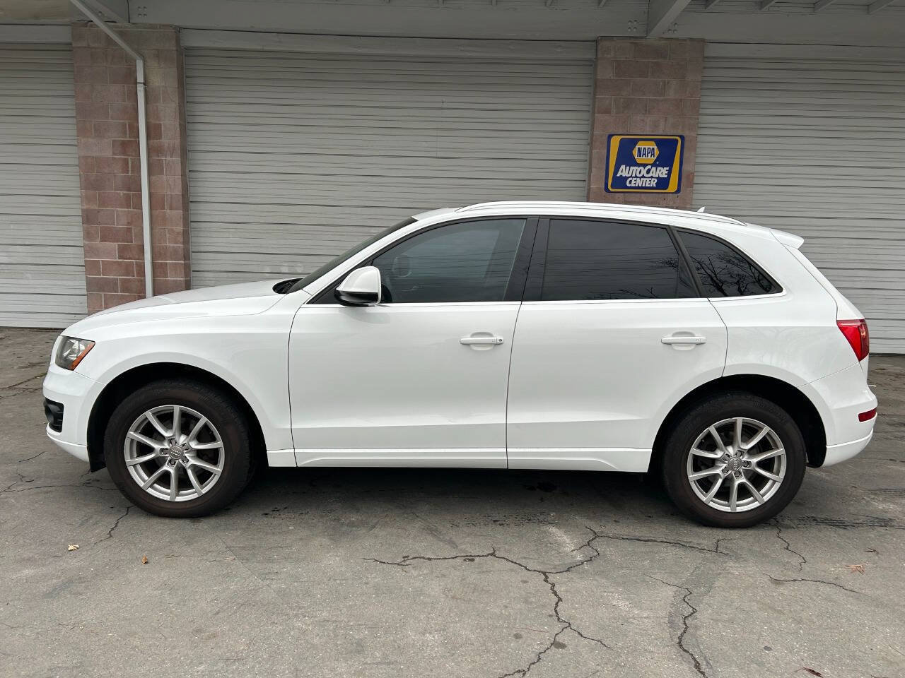 Used 2011 Audi Q5 2.0T Premium AWD/4WD image 2
