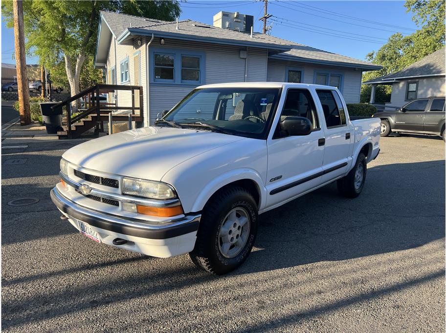 Used 2001 Chevrolet S10 Pickup LS w/ Cold-Climate Pkg AWD/4WD image 1