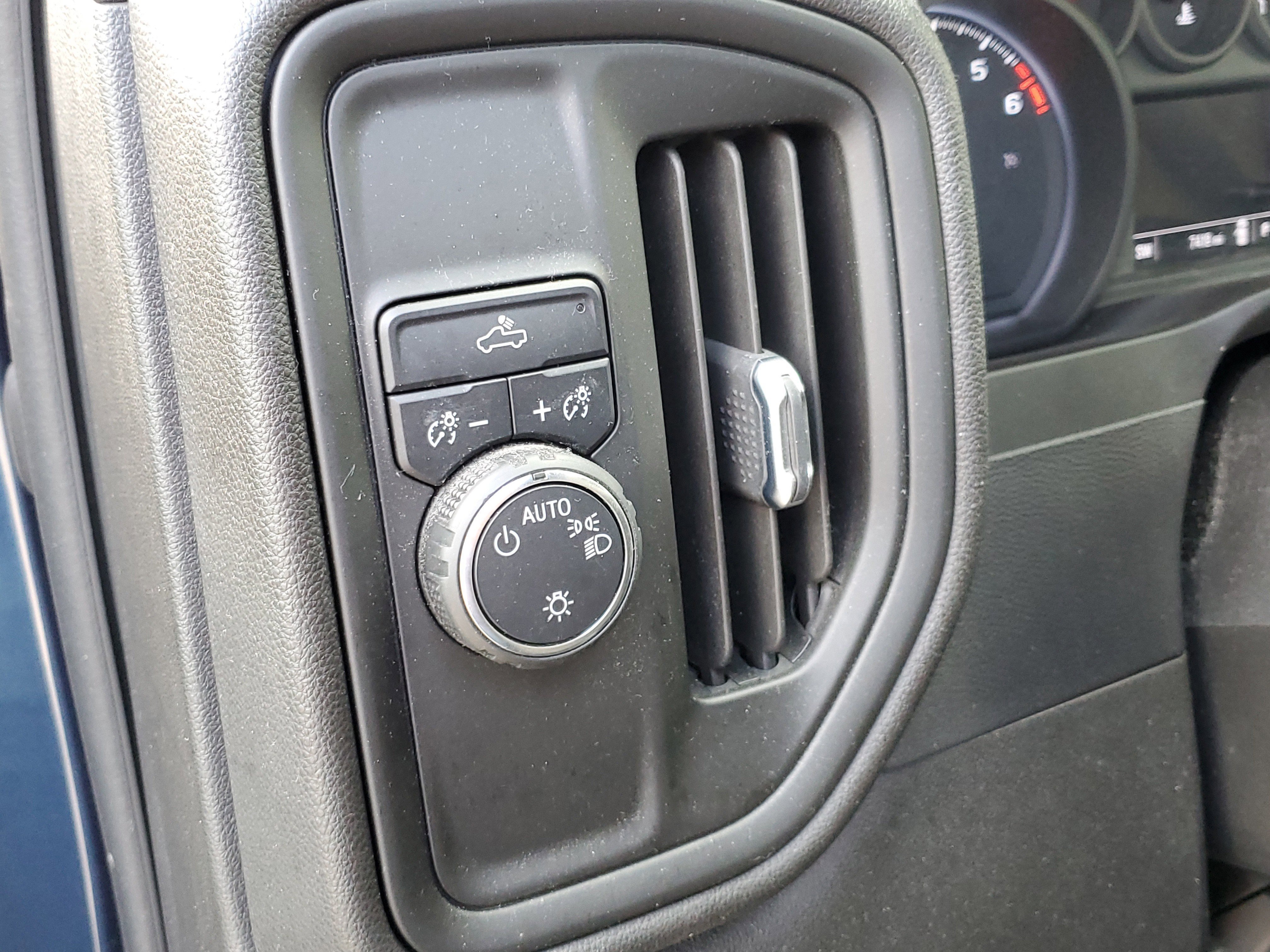 Used 2022 Chevrolet Silverado 1500 Custom image 20