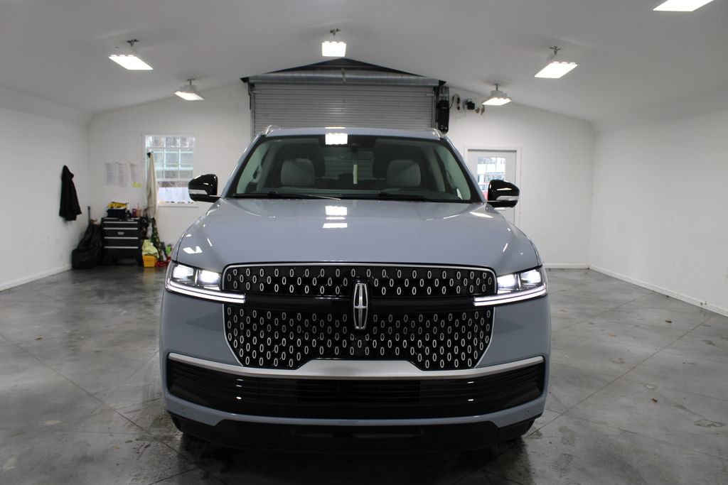 New 2026 Lincoln Navigator Reserve image 2