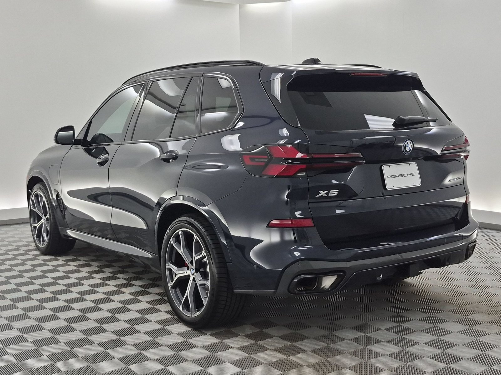 Used 2026 BMW X5 xDrive50e w/ Executive Package AWD/4WD image 3