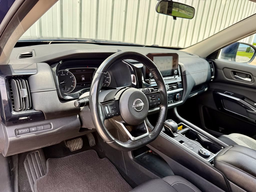 Used 2022 Nissan Pathfinder SV AWD/4WD image 10