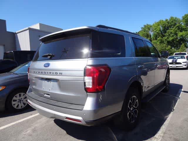 Used 2024 Ford Expedition XLT AWD/4WD image 5