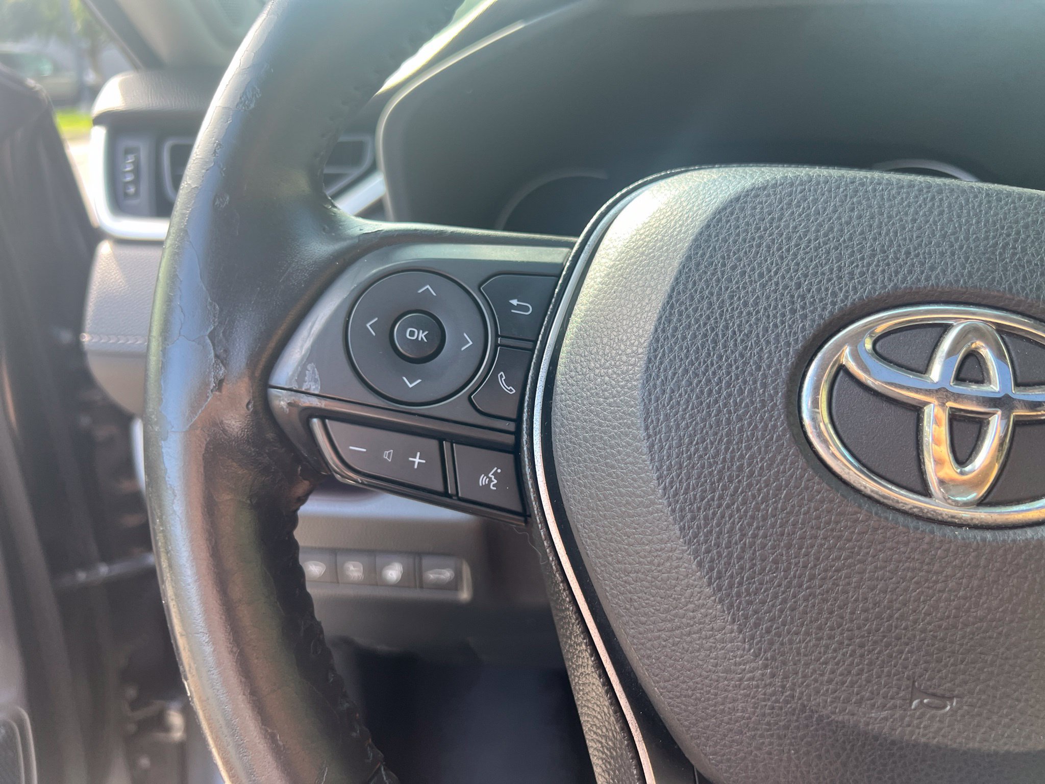 Used 2019 Toyota RAV4 Limited w/ Advanced Technology Package FWD image 21