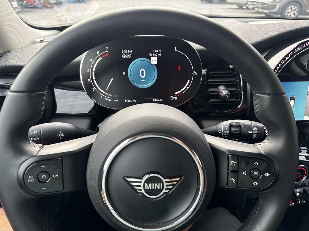 Used 2022 MINI Cooper 2-Door Hardtop image 26